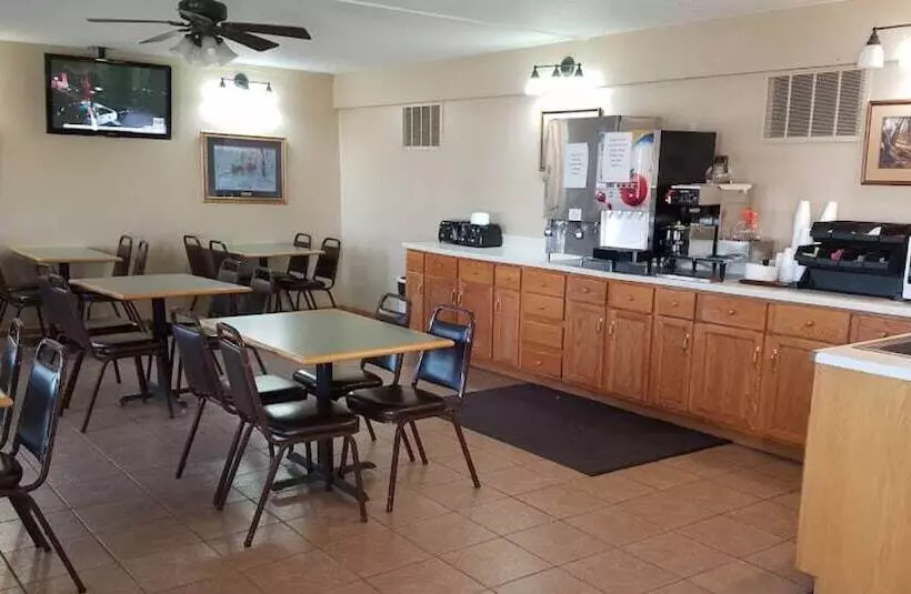 ホテル The White House Inn