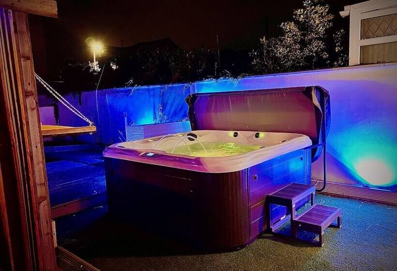레지던스 Captivating 4 Bed Hot Tub House In Blackpool