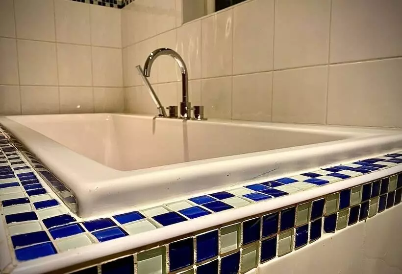 اقامتگاه Captivating 4 Bed Hot Tub House In Blackpool