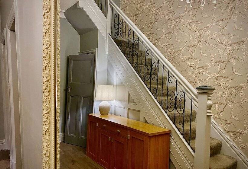 레지던스 Captivating 4 Bed Hot Tub House In Blackpool