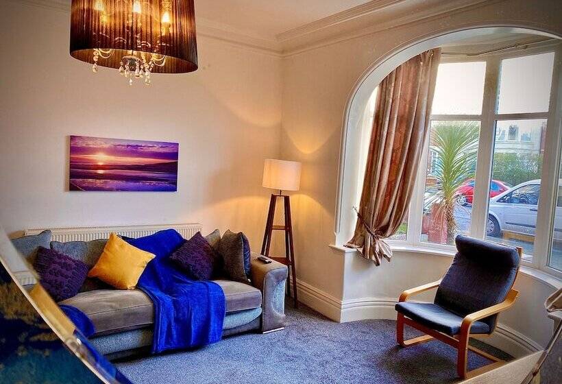 레지던스 Captivating 4 Bed Hot Tub House In Blackpool