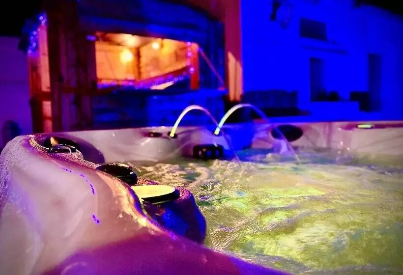 اقامتگاه Captivating 4 Bed Hot Tub House In Blackpool