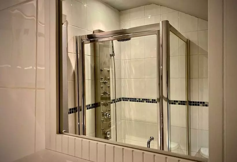 اقامتگاه Captivating 4 Bed Hot Tub House In Blackpool