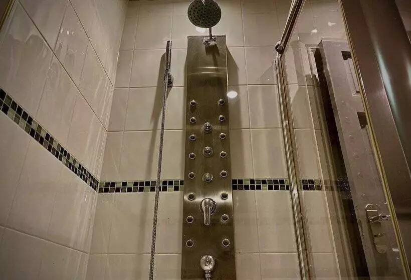اقامتگاه Captivating 4 Bed Hot Tub House In Blackpool