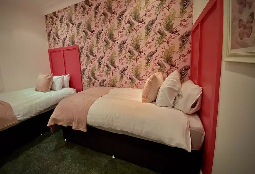 اقامتگاه Captivating 4 Bed Hot Tub House In Blackpool