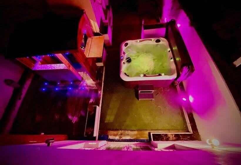 레지던스 Captivating 4 Bed Hot Tub House In Blackpool