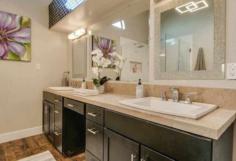 Spectacular Hilltop Home W/resort Like Backyard!