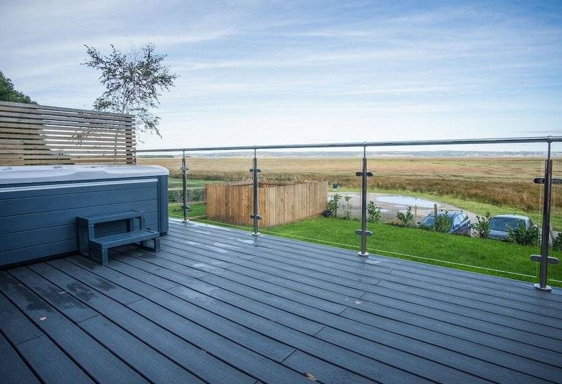 Caswell Bay Hide Out Cabin Landimore