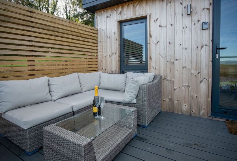 Caswell Bay Hide Out Cabin Landimore