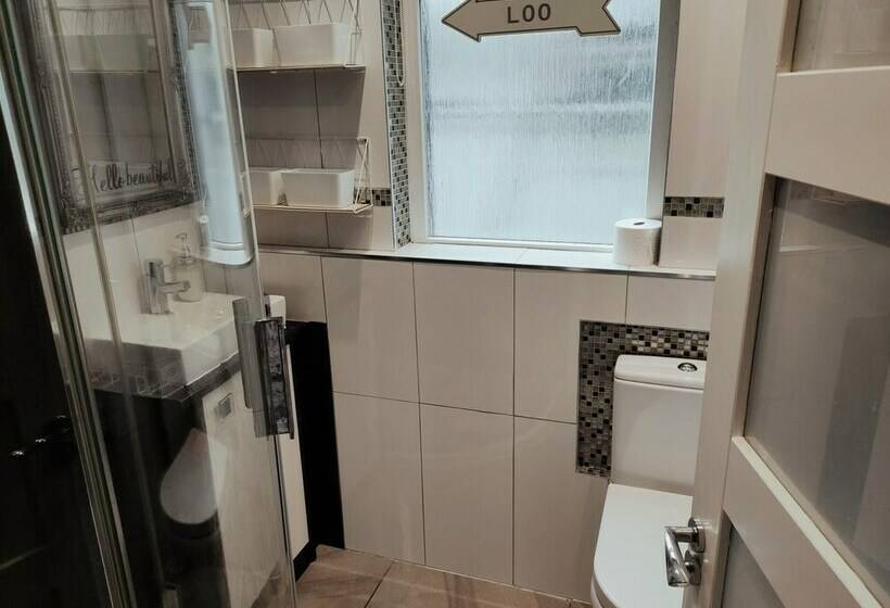 Charming 4bd Semi Detached Home Hastings