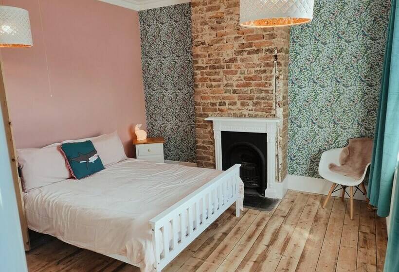 Charming 4bd Semi Detached Home Hastings