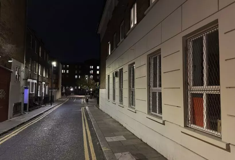 Hotelli Boutique Shut Eyes In London