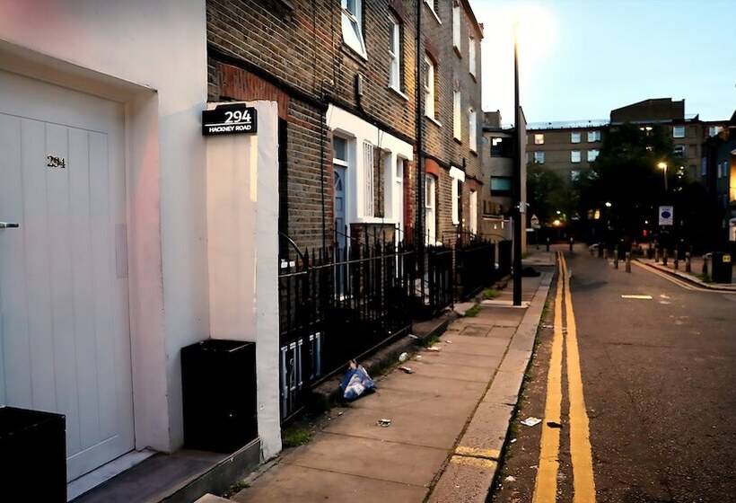 בית מלון כפרי Boutique Shut Eyes In London