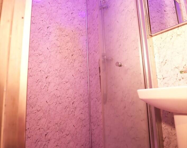 בית מלון כפרי Boutique Shut Eyes In London