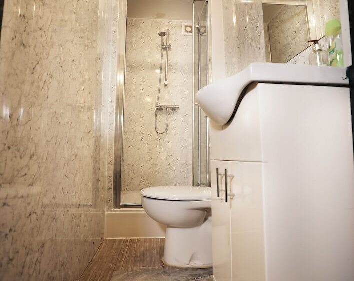 בית מלון כפרי Boutique Shut Eyes In London