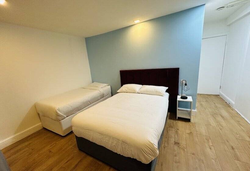 בית מלון כפרי Boutique Shut Eyes In London