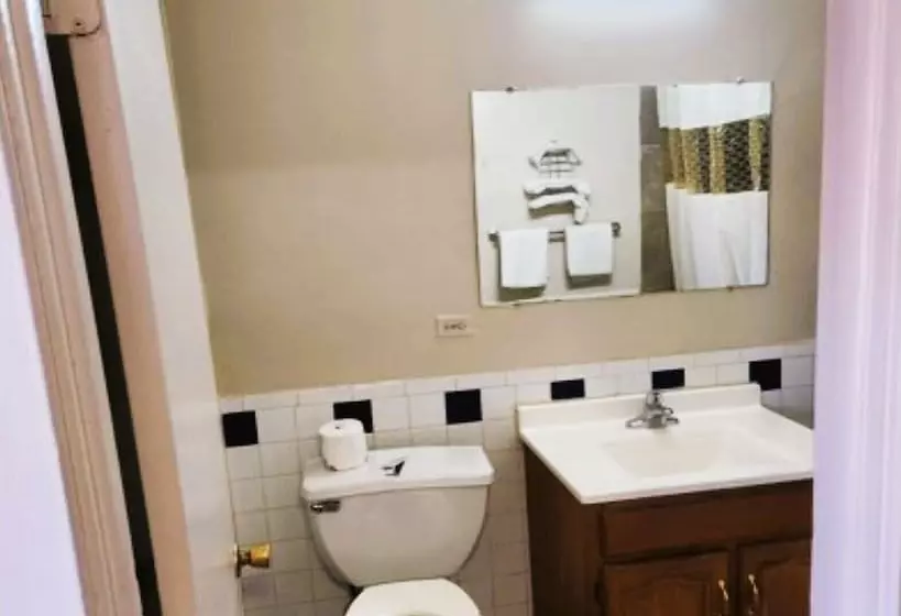 Manor Motel By Oyo Near Oak Brook/chicago Westchester
