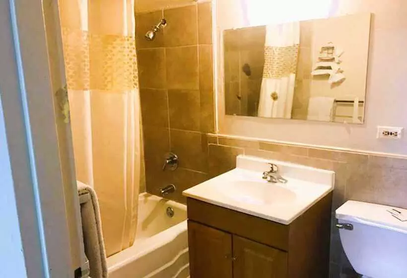 Manor Motel By Oyo Near Oak Brook/chicago Westchester