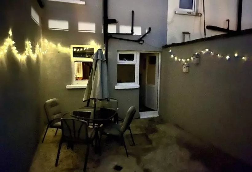 Residenssi Cosy 2 Bed House Close To Belfast City Centre