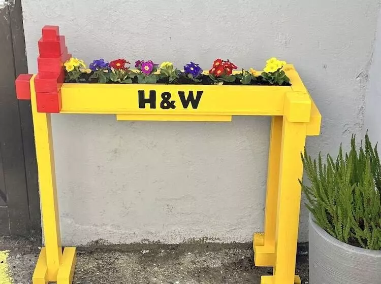 Residenssi Cosy 2 Bed House Close To Belfast City Centre