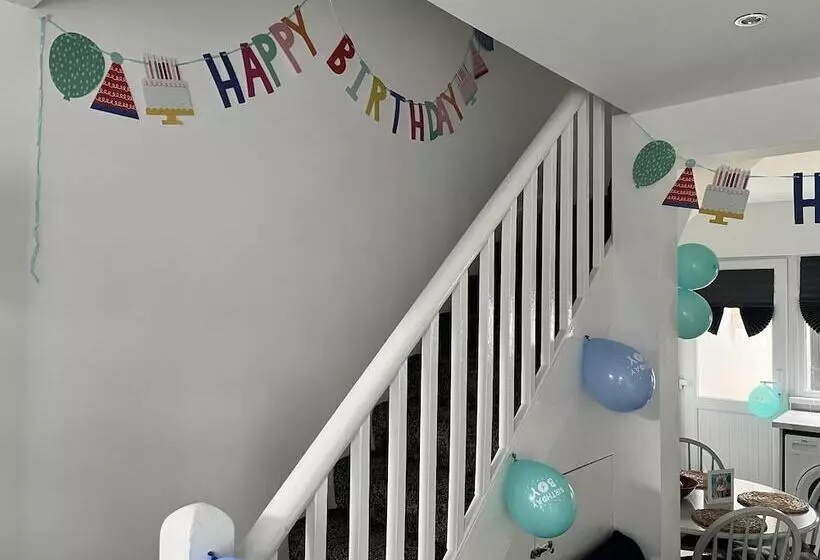 Residenssi Cosy 2 Bed House Close To Belfast City Centre