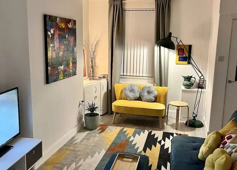 Residenssi Cosy 2 Bed House Close To Belfast City Centre