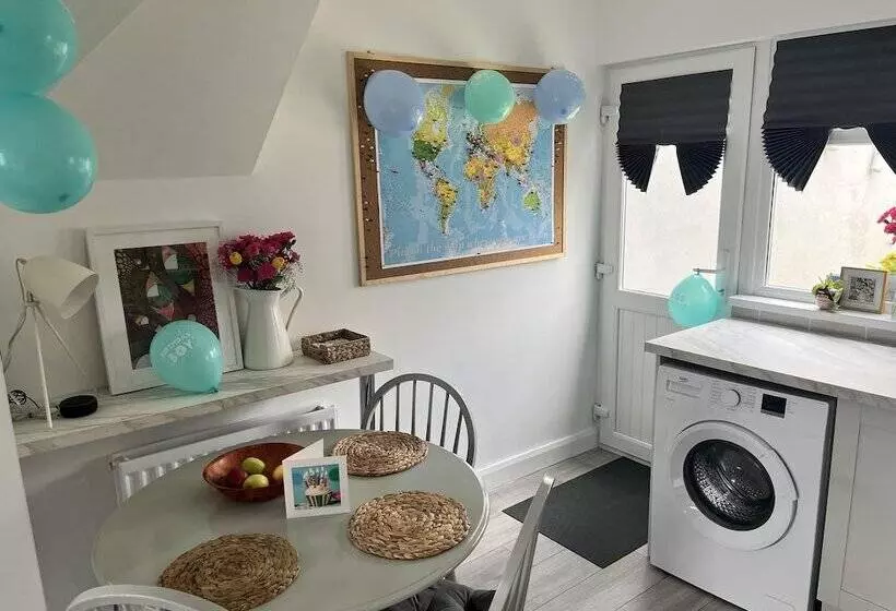 Residenssi Cosy 2 Bed House Close To Belfast City Centre