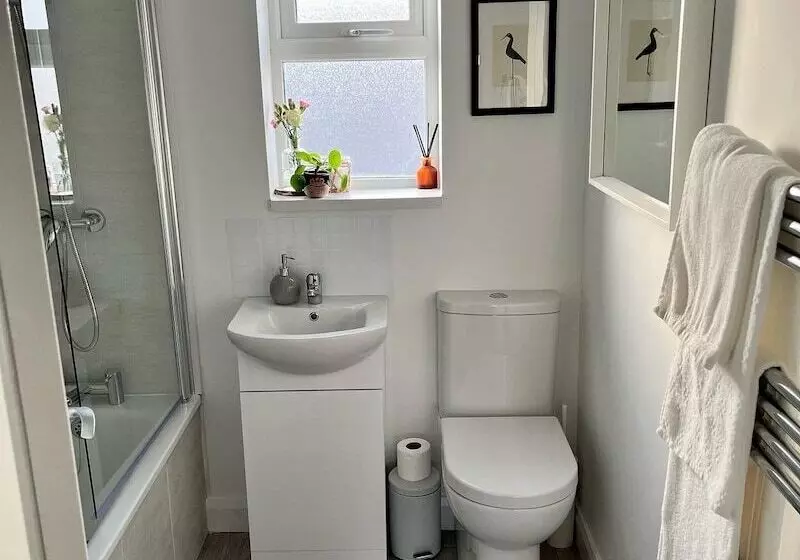 Residenssi Cosy 2 Bed House Close To Belfast City Centre