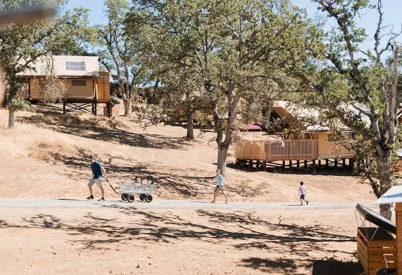 リゾートホテル Huttopia Wine Country