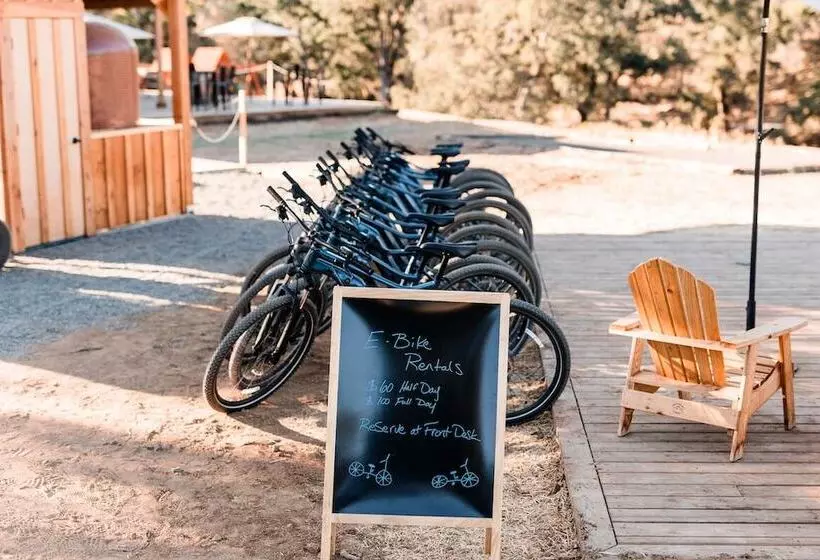 リゾートホテル Huttopia Wine Country