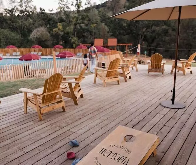 リゾートホテル Huttopia Wine Country