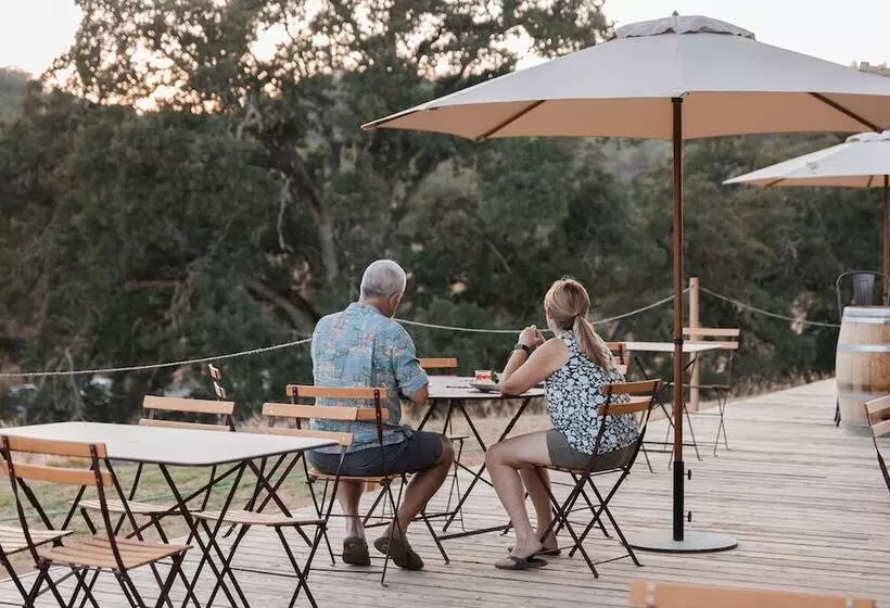 リゾートホテル Huttopia Wine Country