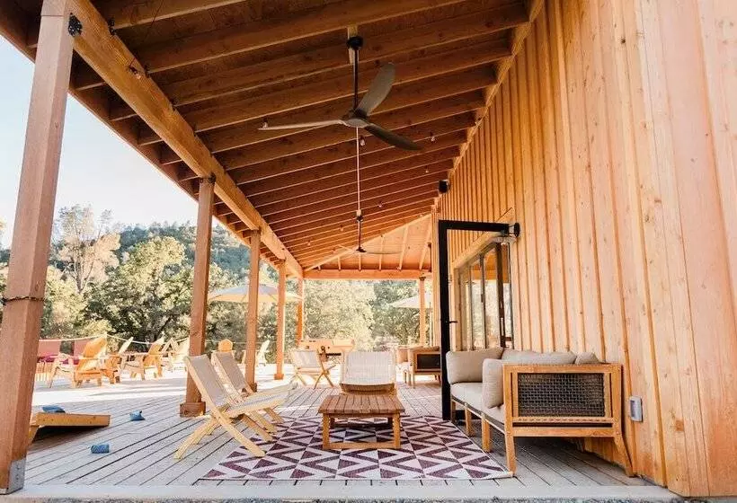 リゾートホテル Huttopia Wine Country