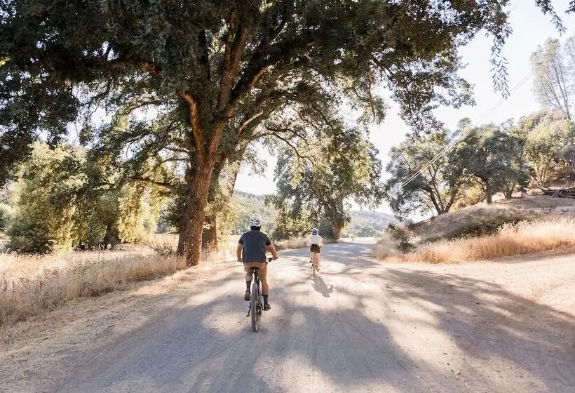 リゾートホテル Huttopia Wine Country