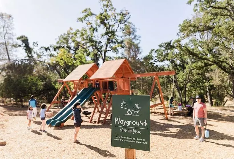 リゾートホテル Huttopia Wine Country