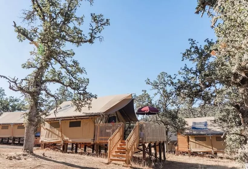 リゾートホテル Huttopia Wine Country