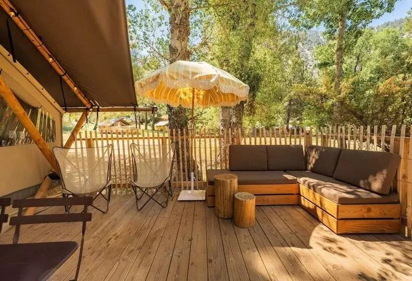 リゾートホテル Huttopia Wine Country