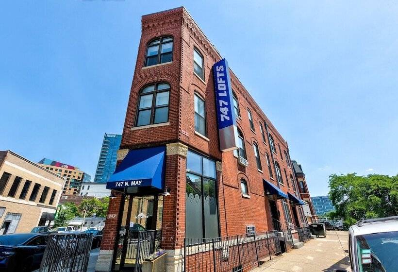 Wind Down After A Long Day In The Windy City   Full Kitchen, Spa Bath, Comfy Bed   747 Lofts Cabin 2