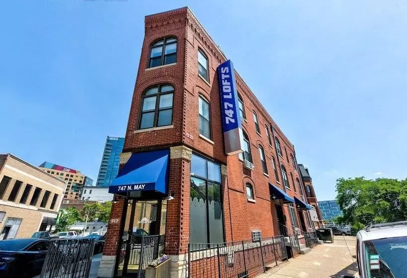 Wind Down After A Long Day In The Windy City   Full Kitchen, Spa Bath, Comfy Bed   747 Lofts Cabin 2