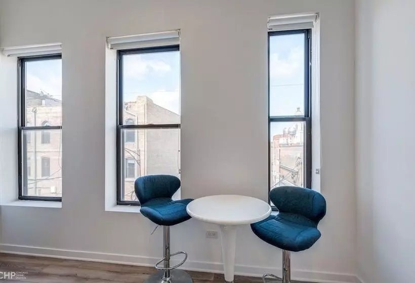 Wind Down After A Long Day In The Windy City   Full Kitchen, Spa Bath, Comfy Bed   747 Lofts Cabin 2