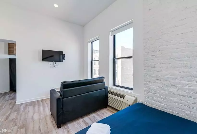 Wind Down After A Long Day In The Windy City   Full Kitchen, Spa Bath, Comfy Bed   747 Lofts Cabin 2