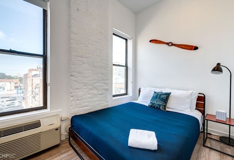 Wind Down After A Long Day In The Windy City   Full Kitchen, Spa Bath, Comfy Bed   747 Lofts Cabin 2