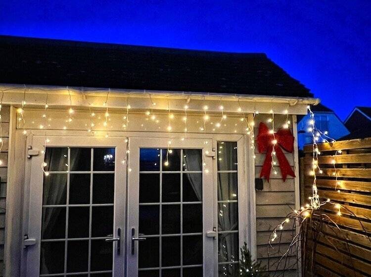 Seaside Cabin Retreat In Hayling Island