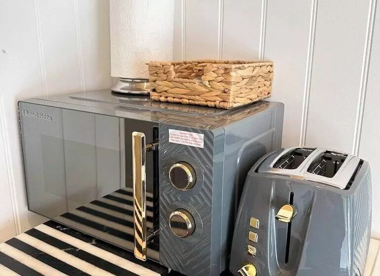 Seaside Cabin Retreat In Hayling Island