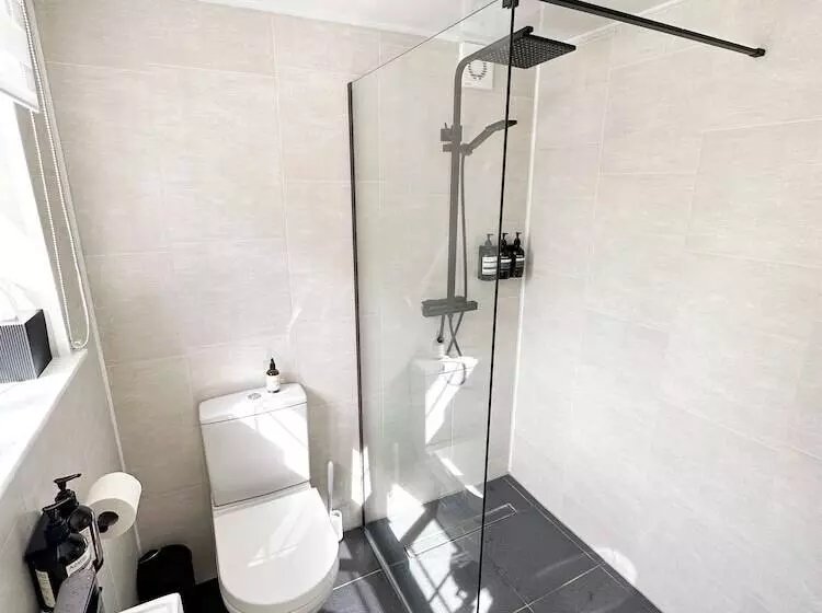 Seaside Cabin Retreat In Hayling Island