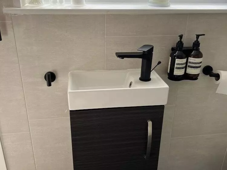 Seaside Cabin Retreat In Hayling Island