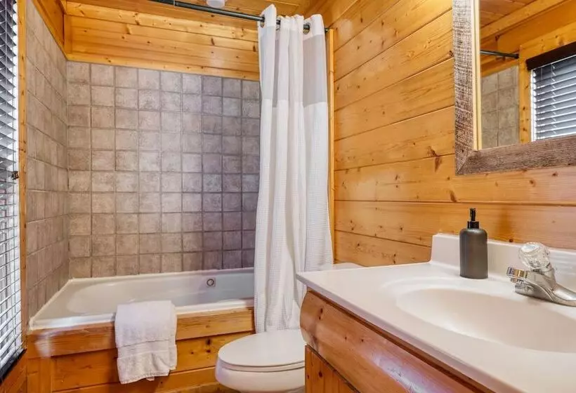 Brookshore By Avantstay Relaxing Backyard Creek, 10mins From Pigeon Forge