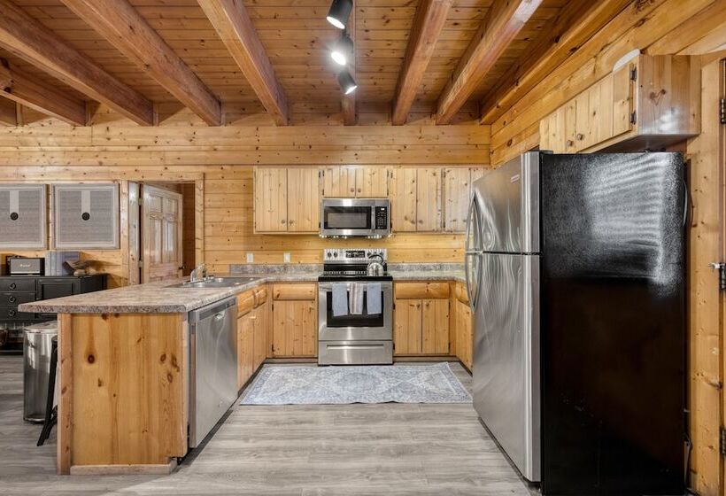 Brookshore By Avantstay Relaxing Backyard Creek, 10mins From Pigeon Forge