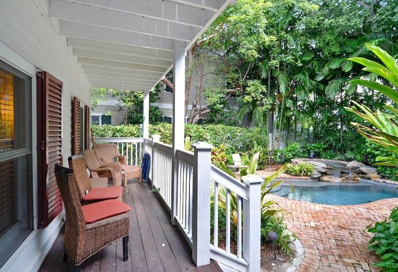 Emma S Escape By Avantstay Key West Central W/ Shared Pool & Hot Tub Month Long Stays Only