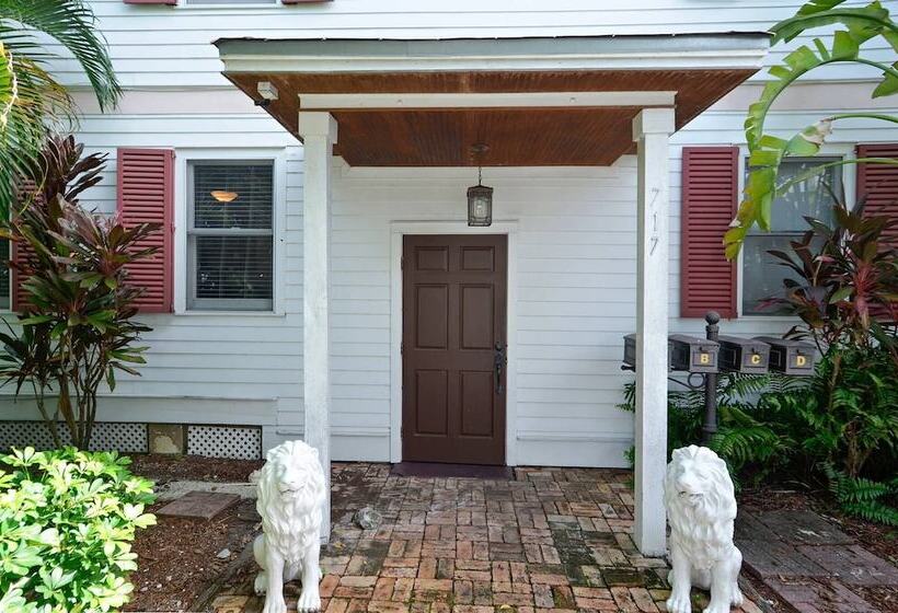 Emma S Escape By Avantstay Key West Central W/ Shared Pool & Hot Tub Month Long Stays Only